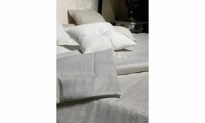 Комплект на кровать FRATELLI BARI (покрывало 265*250 + 2 подушки 50*50 + простыня на резинке 180*200 + 2 подушки 50*80 + 2 подушки 45*45) комплект на кровать FRATELLI BARI